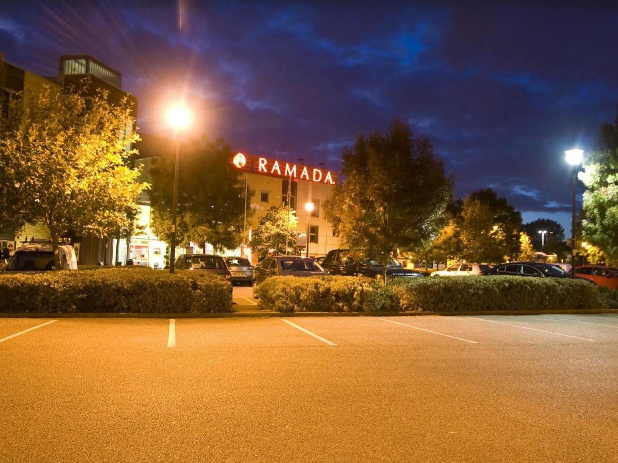 Ramada London North Hotel Edgware Екстериор снимка